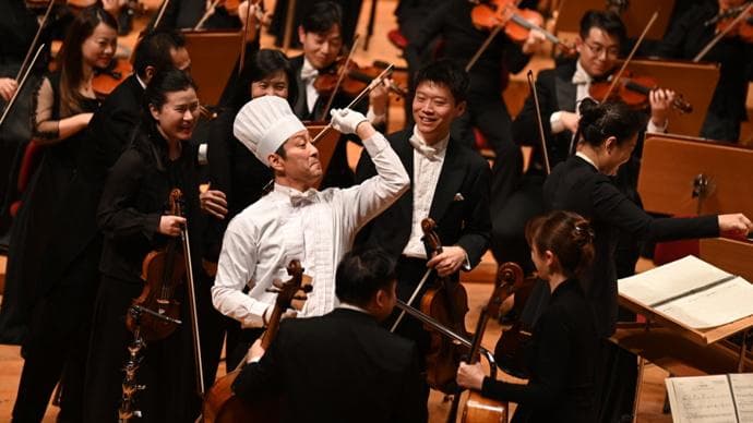 菜刀、锅碗都能当乐器？《中国厨房》首演，美食和音乐不可辜负