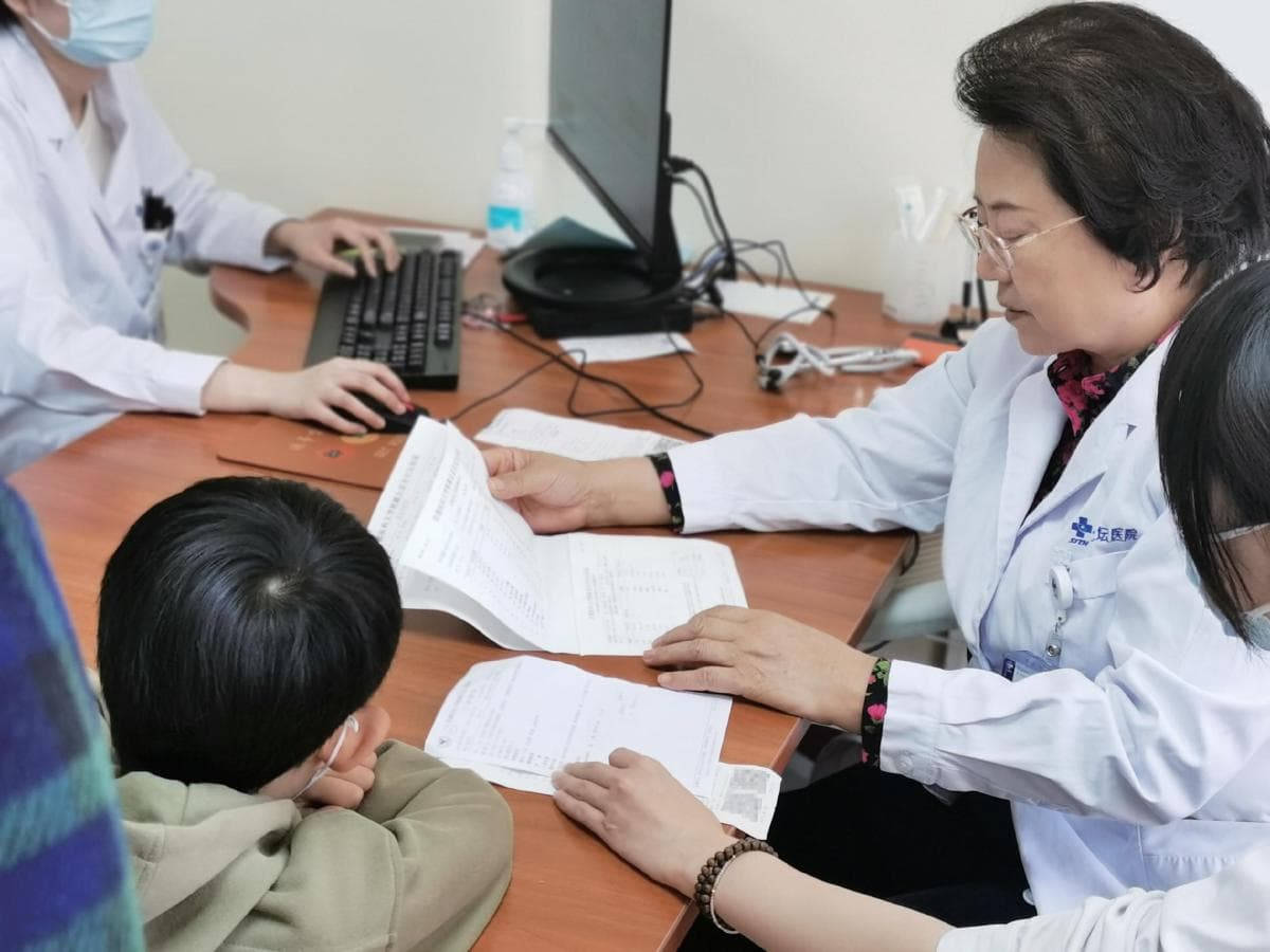 花粉过敏高发：医生指出要提高对过敏疾病的认知 学会正确的应对方式
