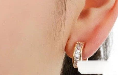 打耳洞后可以喝绿茶吗？新视角解析耳洞愈合及饮食注意事项