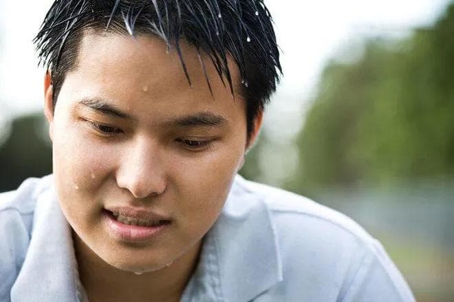 动不动就一身汗，是体虚还是排毒？提醒：可能是这5种疾病征兆