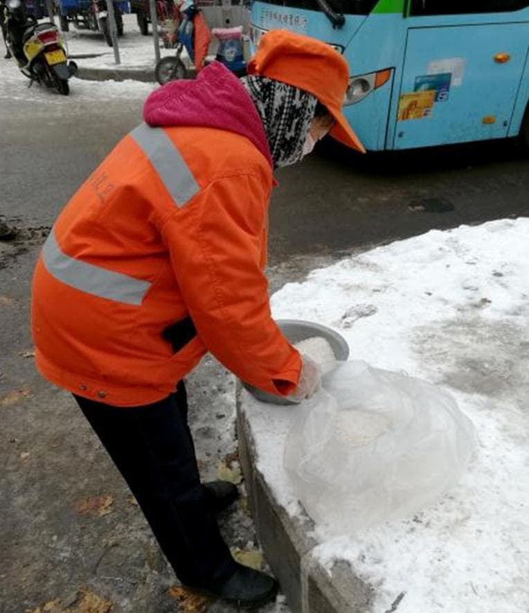 大雪过后路面撒盐的奥秘