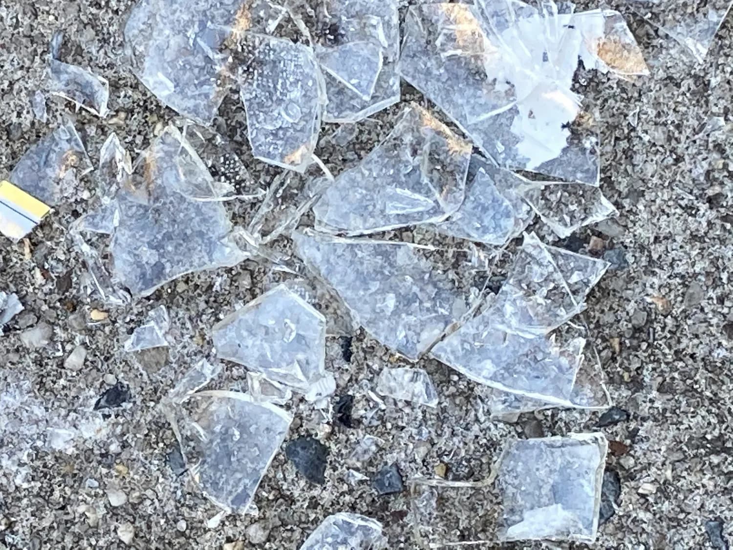 速溶性水玻璃五水偏硅酸钠：工业应用广泛，使用需防护