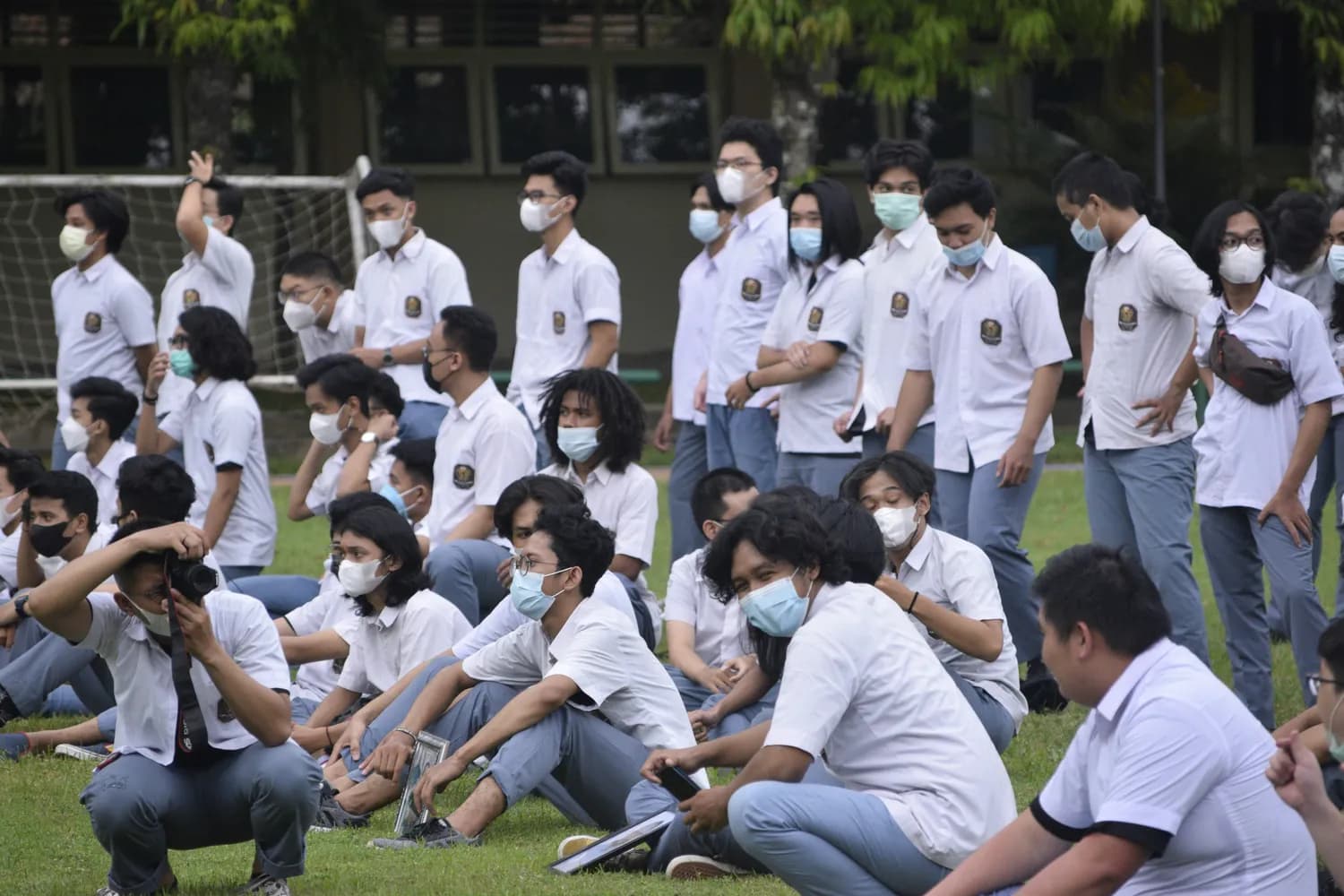 人防宣教进校园：如何正确穿戴防护服？