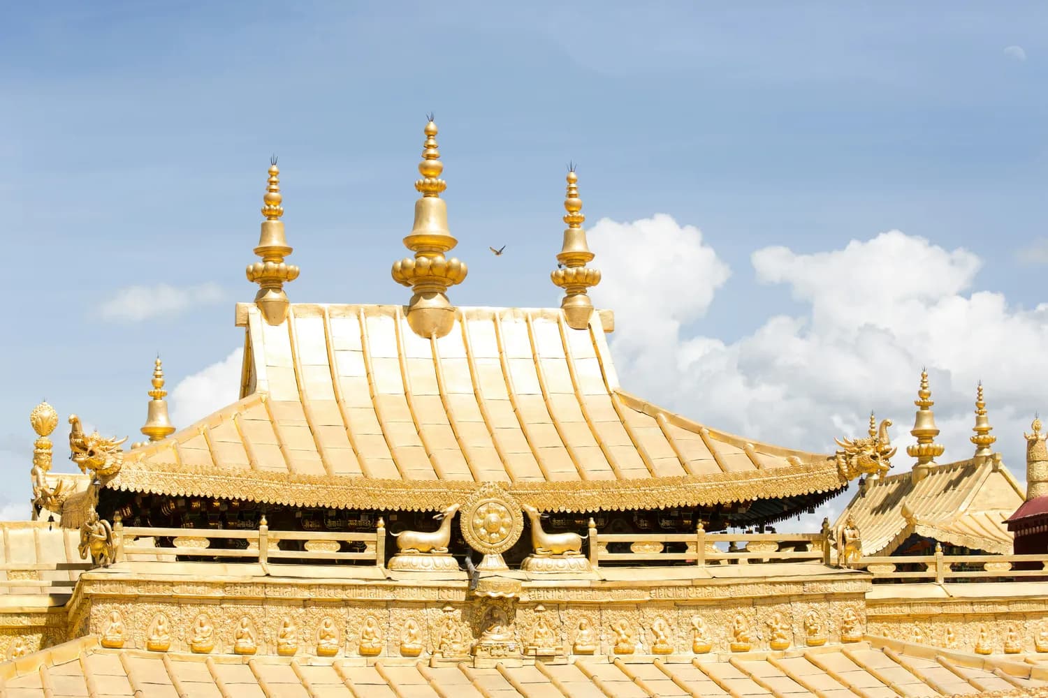 昆明金殿：中国最大最完整的纯铜铸殿