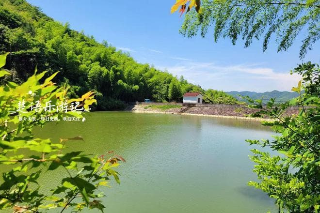 浙江四明山麓的桃花谷，夏季风景也很美，串联起龙鳞坝和露营胜地