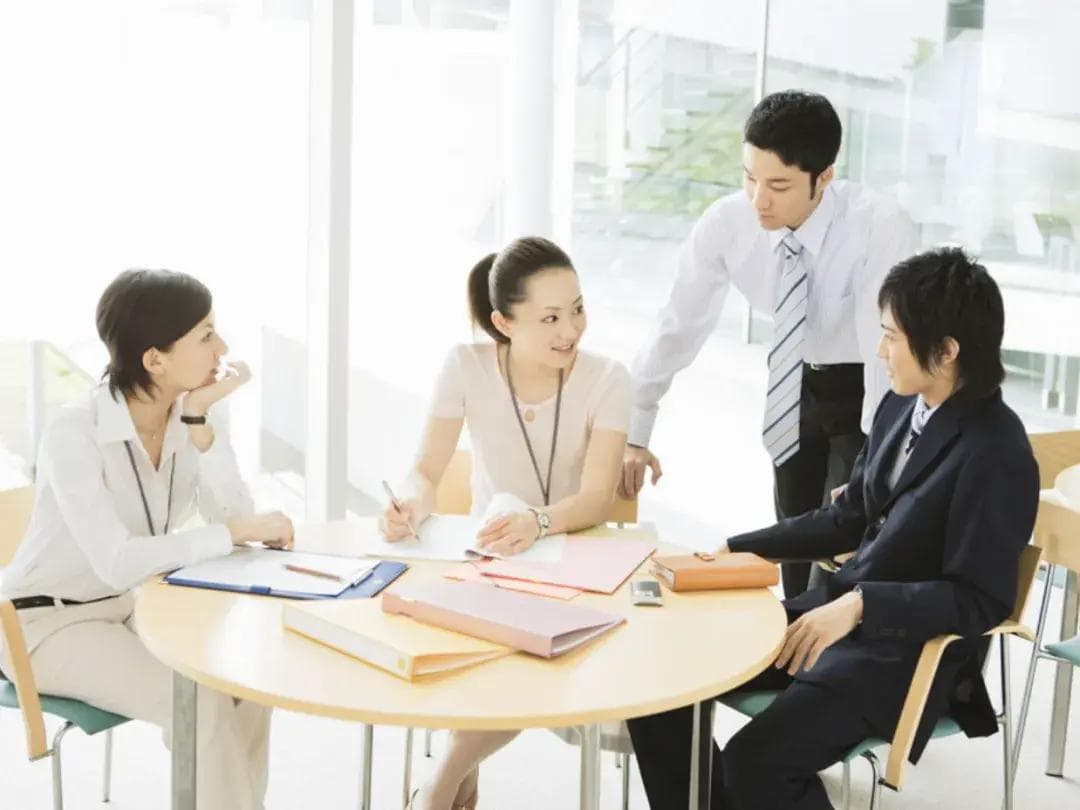 工作多年老领导不重视，新领导一来了特别亲近，你该如何抉择？