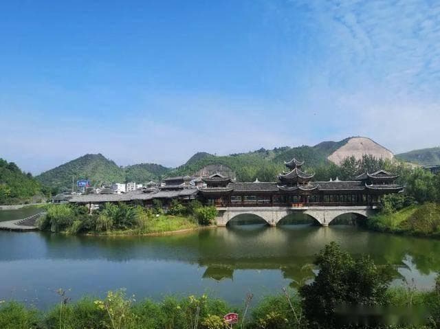 这个黔东南冷门小城，酸辣美食一口入魂，被众多文艺片眷顾