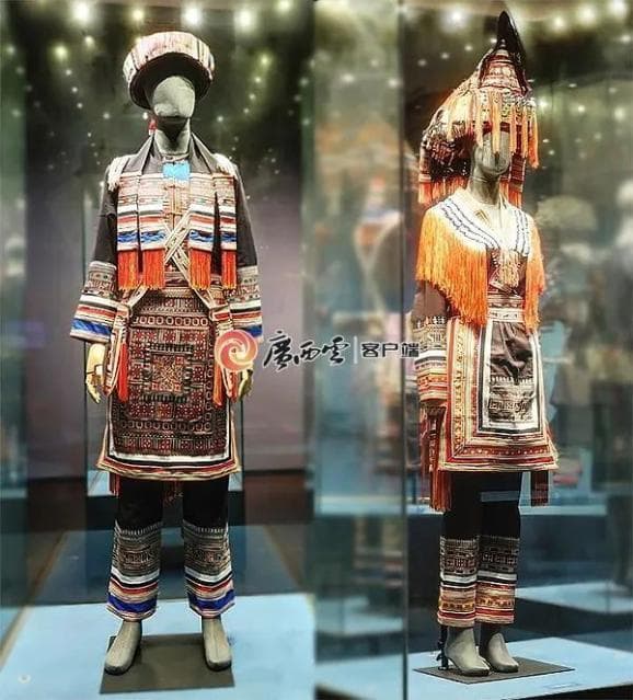 华服当潮丨不止于红！看一针一线勾勒的瑶衣