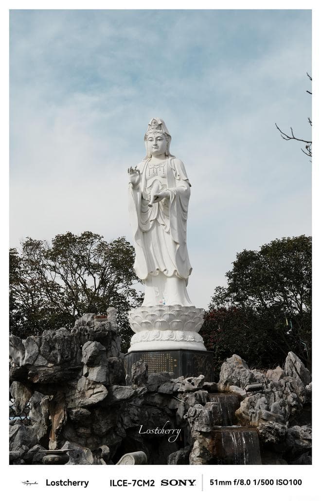 中国寺庙建筑：凝固的礼制与流动的信仰