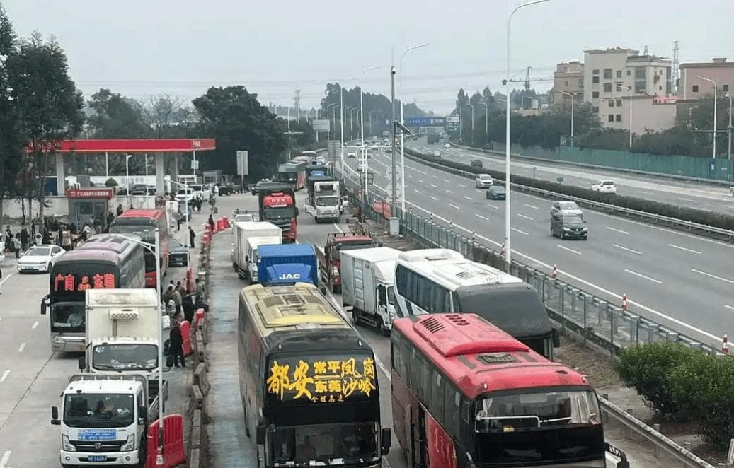 春运期间乘坐长途客车，如何保障自身安全？