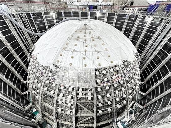 江门中微子实验室：地下700米捕捉“幽灵粒子”，揭秘宇宙起源