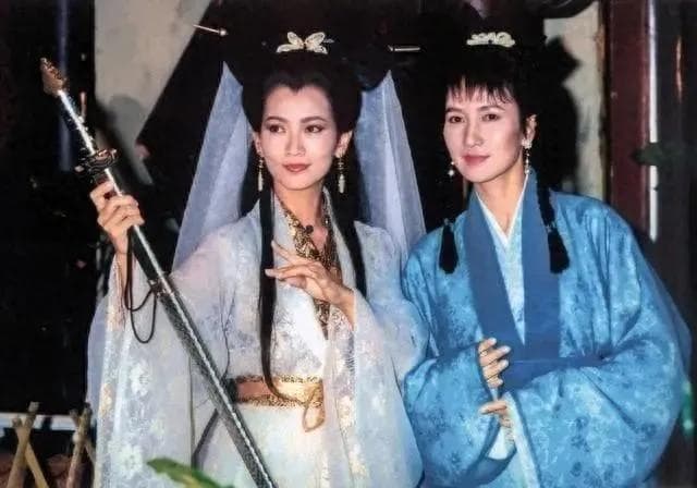 70岁赵雅芝重返白素贞角色，春晚舞台再现经典