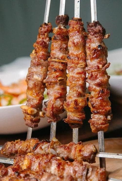 如何描写烤羊肉串？烤羊肉串，如何用文字勾勒美味？!