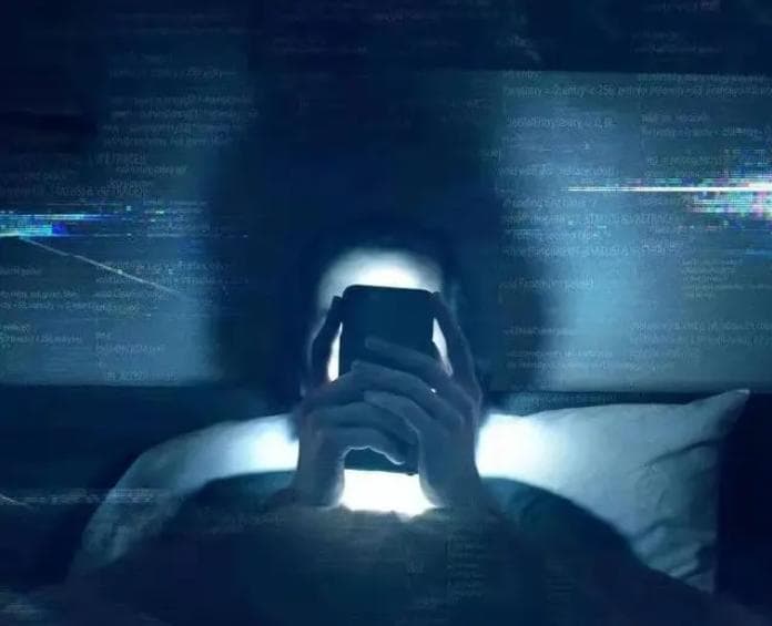 青少年为何容易沉迷手机？心理咨询师解析背后的“心理密码”