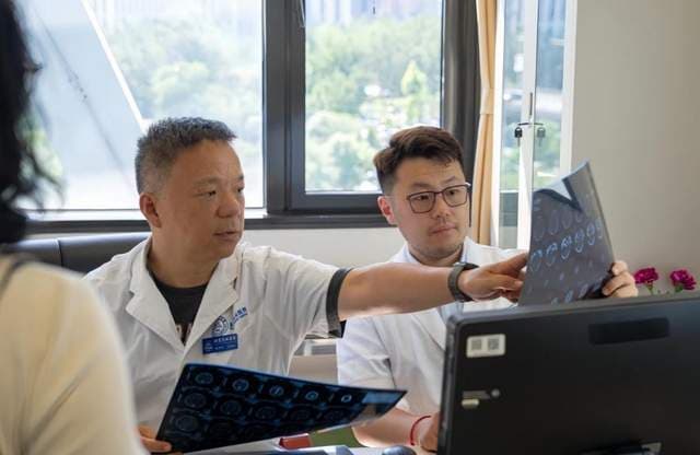 从专科生到斯坦福医学生，他又成为研究烟雾病的协和博士后