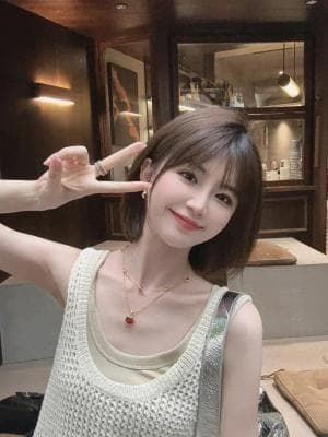 别再披头散发了！今夏流行这4款发型，显脸小巨洋气！绝美！