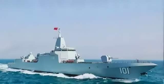 国产新型2万吨驱逐舰设计曝光，有了055舰还不够？