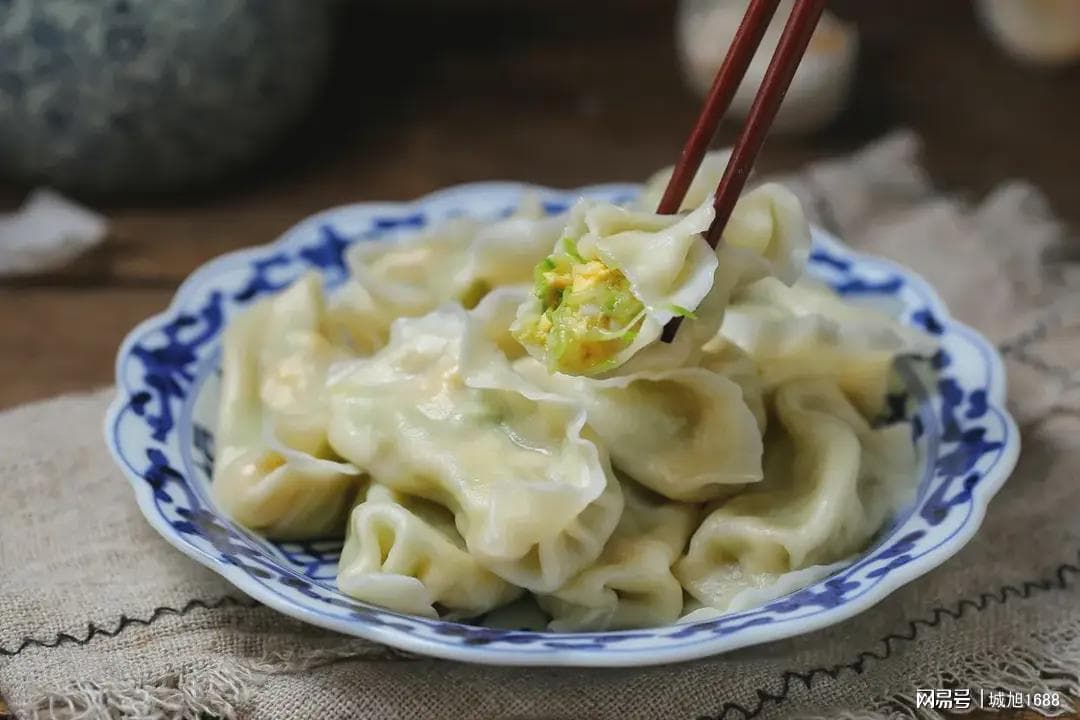 五款饺子馅料制作教程：从经典到创新，详解鲅鱼、虾仁、猪肉等馅料配方