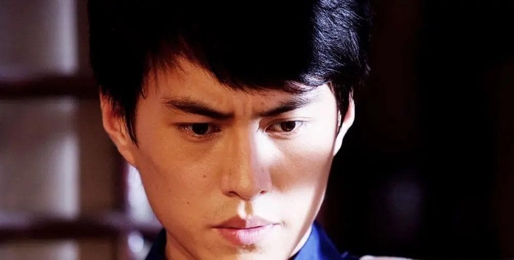 靳东，从龙套到霸总的非凡蜕变，岁月如何雕琢这位不老男神？