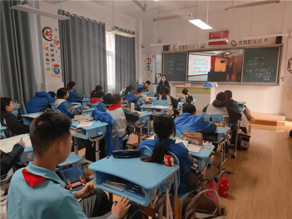 从课程到咨询室：学校全方位推进青少年心理健康教育