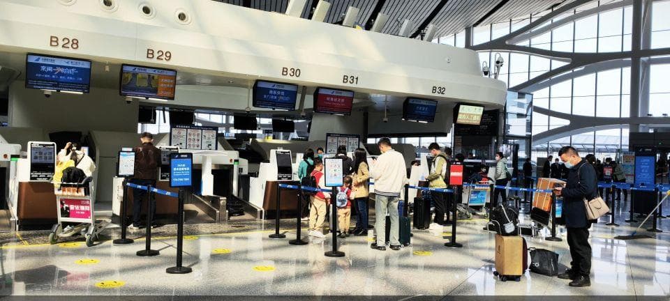 交通网架起经济"桥" 百万游客涌入雄安新区
