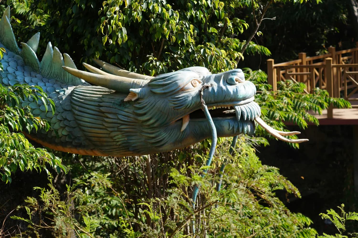 长城脚下老龙头：600年沧桑见证，海天一色壮丽景观