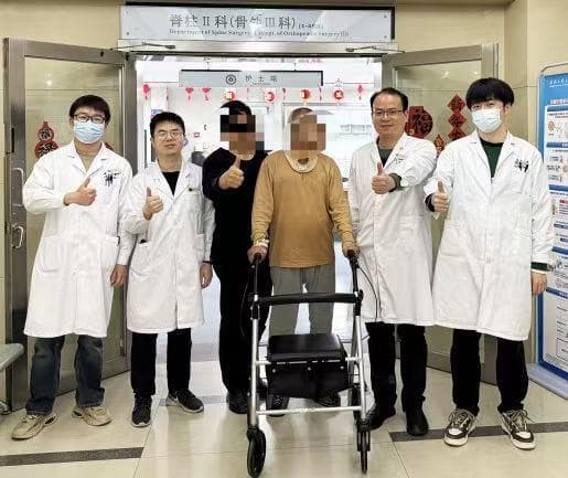 89岁老人患颈椎病 半年时间发展到只能长期卧床 经手术后恢复下地行走