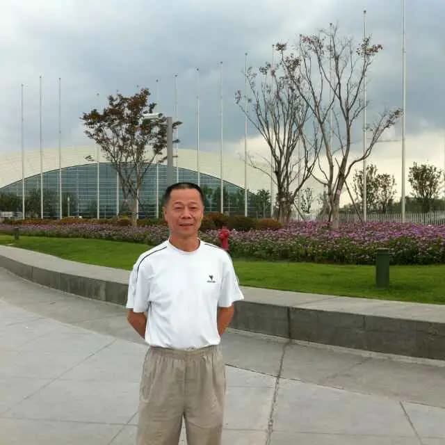 AI似乎可以回答所有问题。那么，向它提什么问题？如何向它提问？