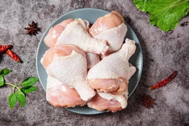鸡胸肉、鸡腿肉和鸡翅哪个最适合减肥吃？吃错或会增肥