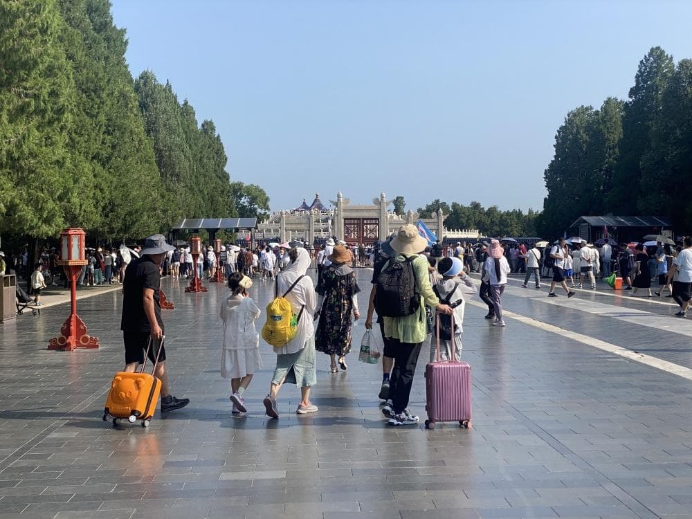 北京旅游升温，行李寄存难题待解