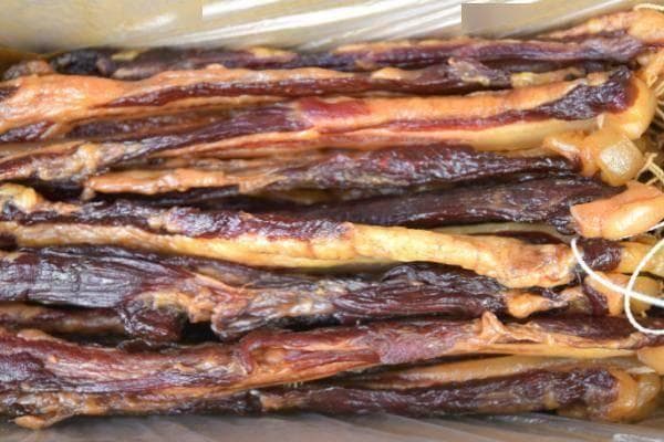 广东腊肉：粤菜经典美食，咸鲜口感备受欢迎！