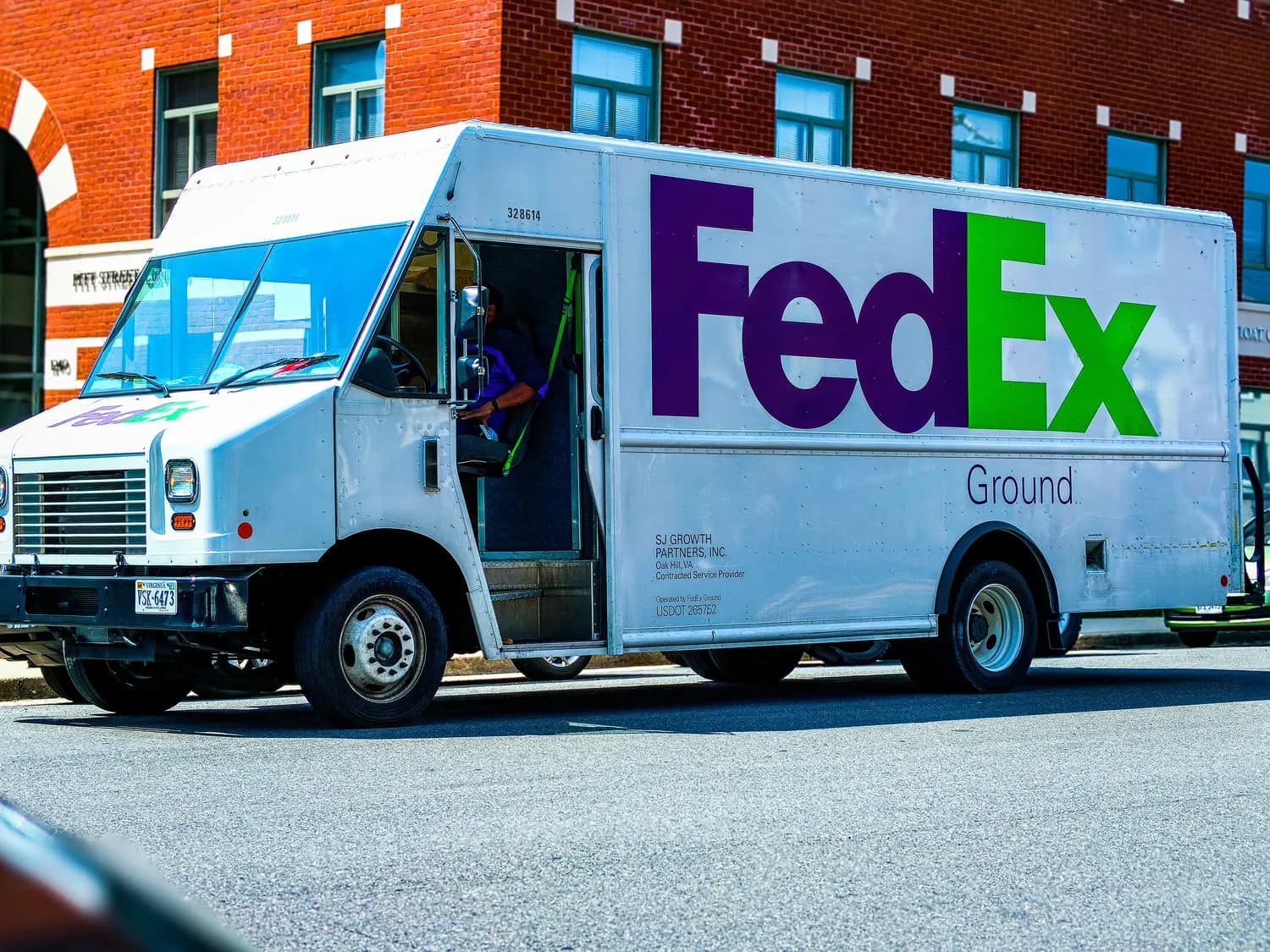 WRI × FedEx十年项目：全球城市绿色出行新趋势