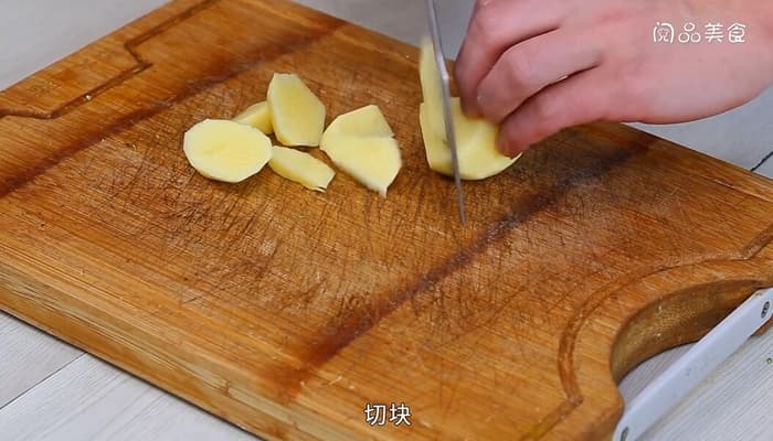 土豆配鸡肉：一道美味的家常菜