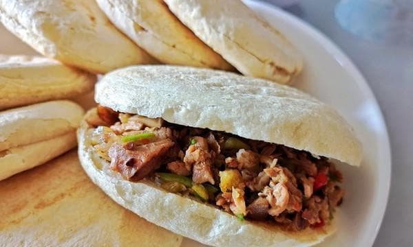 肉夹馍白吉馍制作详解（掌握正确制作方法）