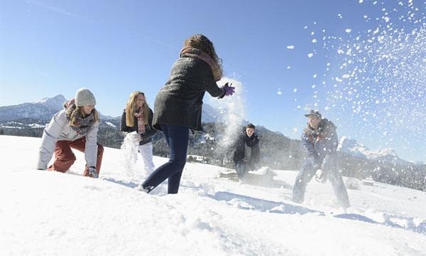 冬天打雪仗需要哪些装备？这些技巧和注意事项请收好