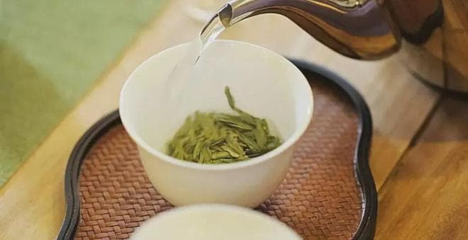 夏天喝茶“冷泡”好还是“热泡”好？看完不再纠结了！