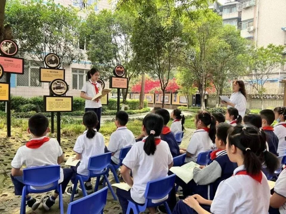校园处处是书香！让阅读成为学校闪亮的文化符号，为学生成长铺就精神底色