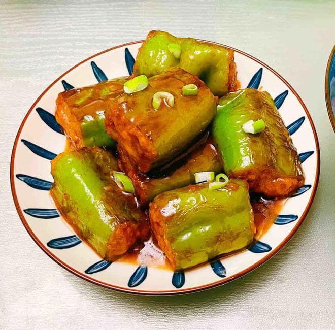 青椒酿肉：鲜香四溢，味美无比