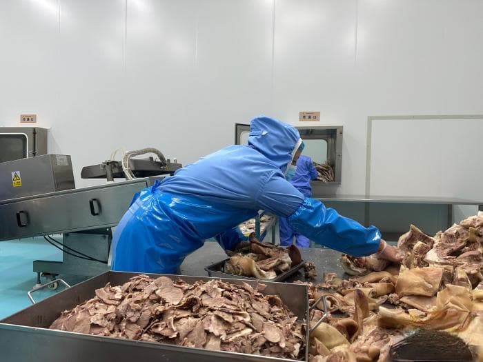 太行山中小城过年忙：猪头肉里品家乡味道