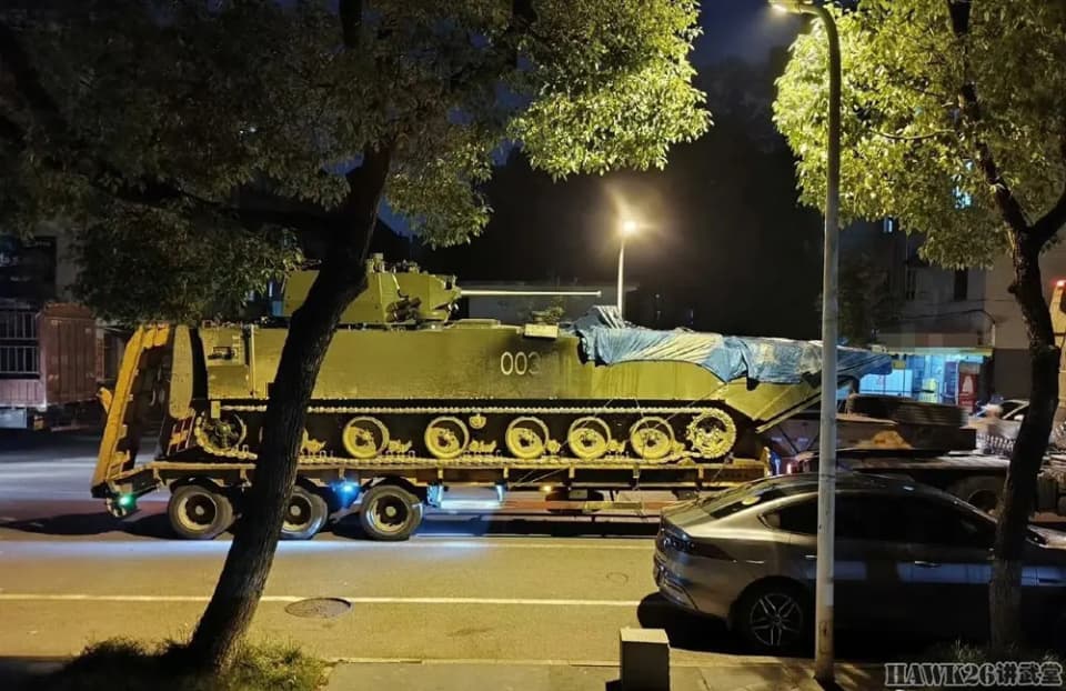 海外谈中国：新一代两栖步兵战车 突击炮亮相 用于取代现役05系列