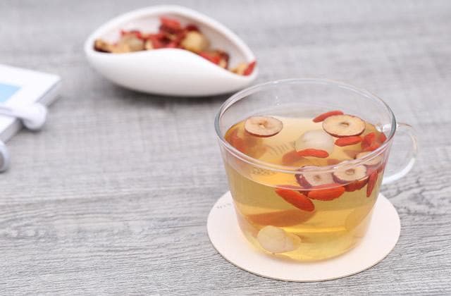 红枣和枸杞一起泡水喝有什么作用 枸杞红枣丽颜茶的泡法和饮用方法
