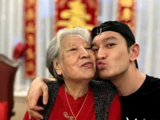 黄晓明发文悼念姥姥：最爱我的姥姥走了