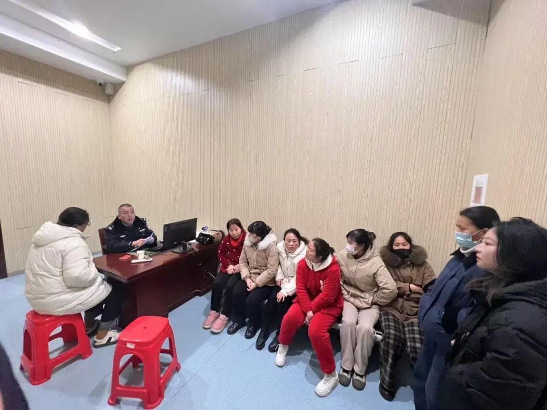 为32名"陪读妈妈"解"薪"愁