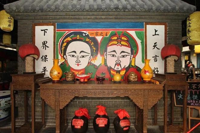 老话说“灶王爷看着锅，来年欠债多”，灶神像如何贴？有啥说法？