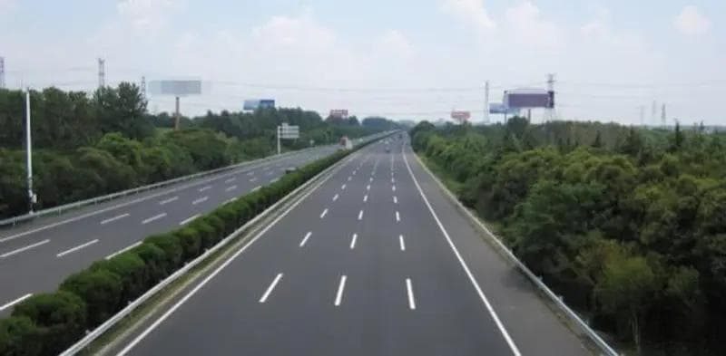 轿车与SUV高速对比，一看便知优缺点