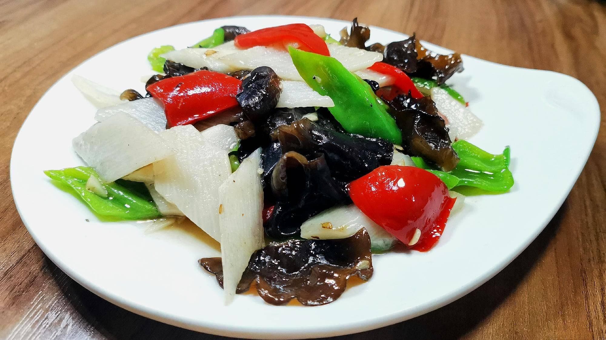 厨房新手也能驾驭的佳肴：木耳炒山药详细步骤