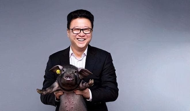 他26岁创业，32岁成中国首富，38岁却跑去养猪，如今怎么样了？