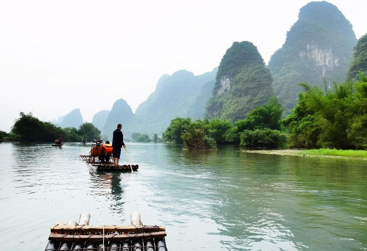 阳朔十里画廊：广西阳朔的自然与人文美景