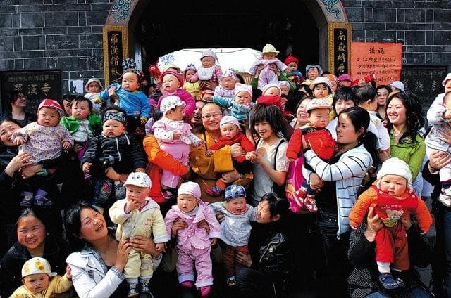 汶川地震中的“破戒高僧”：素全法师与108名罗汉娃的故事