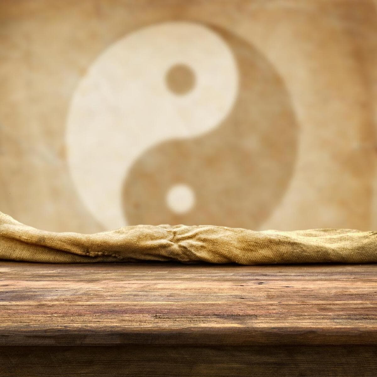易经六十四卦：坤为地卦的详细解析与生活启示